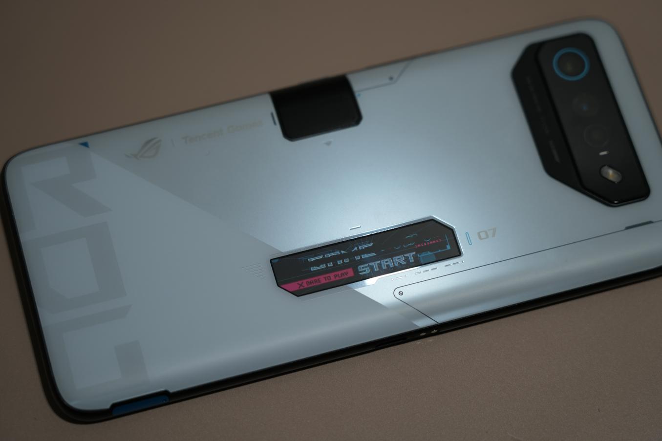 腾讯ROG 游戏手机7 Pro评测：骁龙8Gen2顶级之作 专属“外挂”再升级