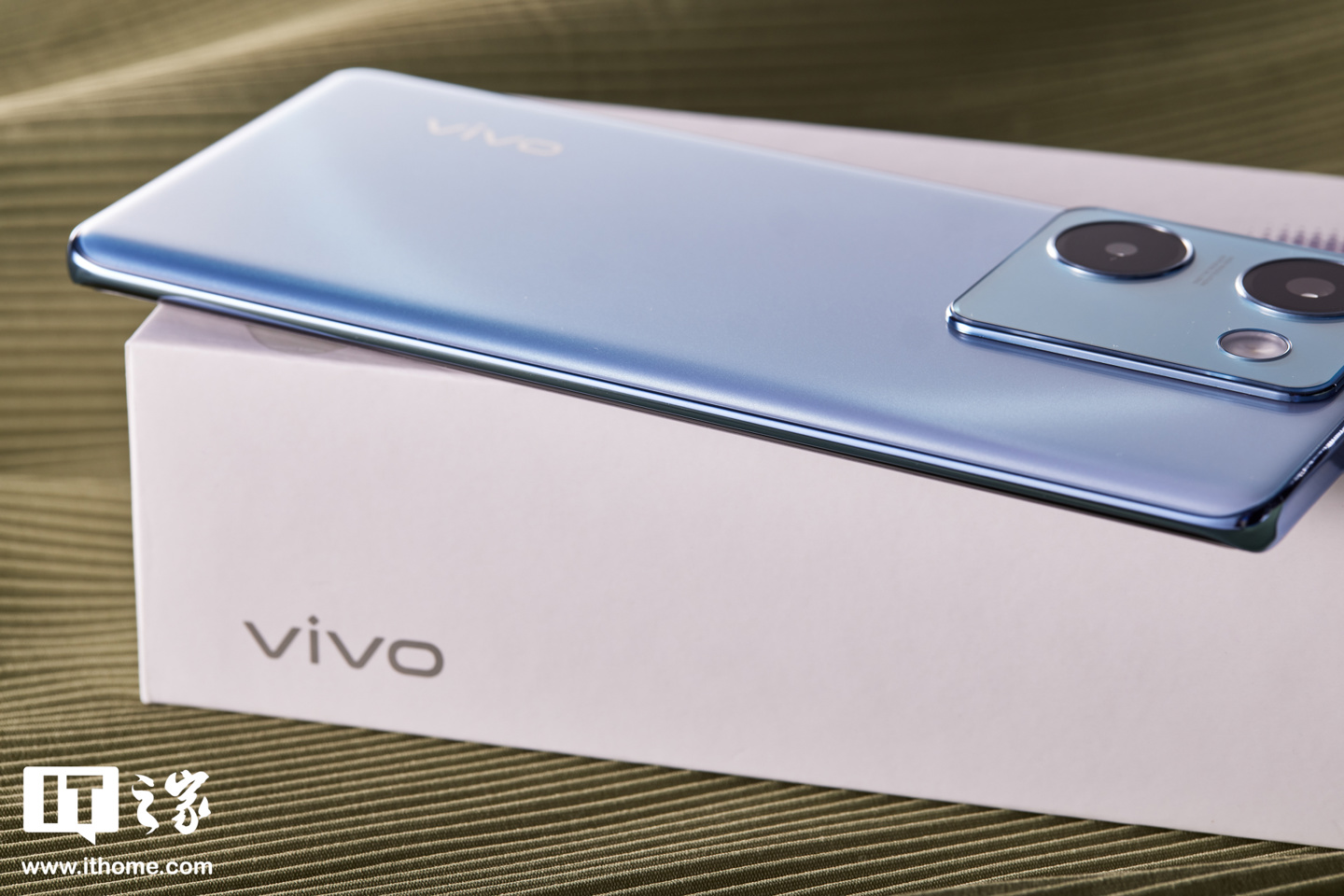 vivo Y100 琉云青、璃光蓝图赏：演绎东方美学，千元机少有高端质感