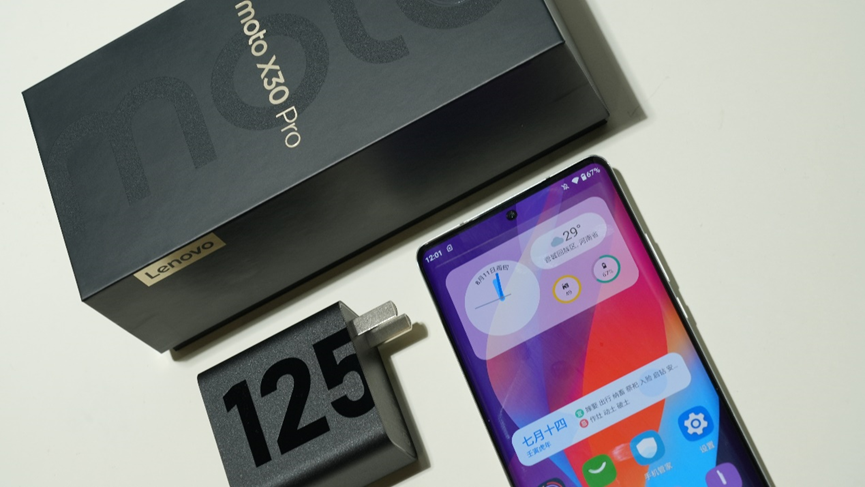 Moto X30 Pro评测：首发两亿像素的平价水桶旗舰