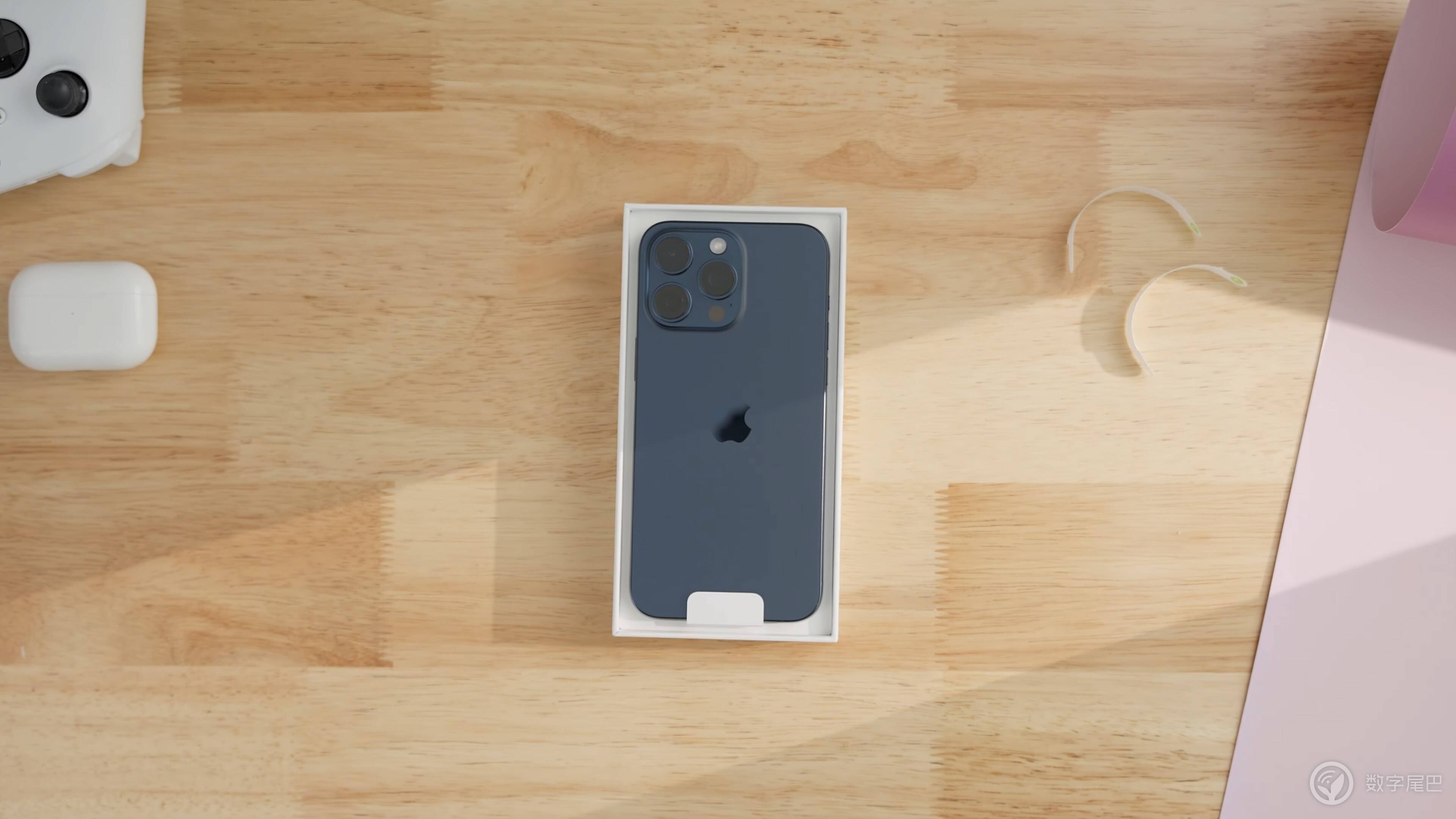 几乎没有新意 但线下仍爆满 iPhone15Pro Max开箱体验