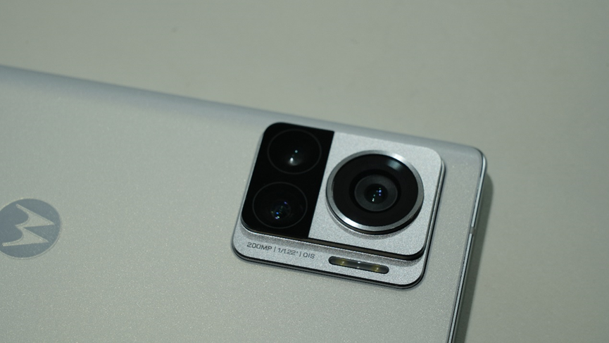 Moto X30 Pro评测：首发两亿像素的平价水桶旗舰