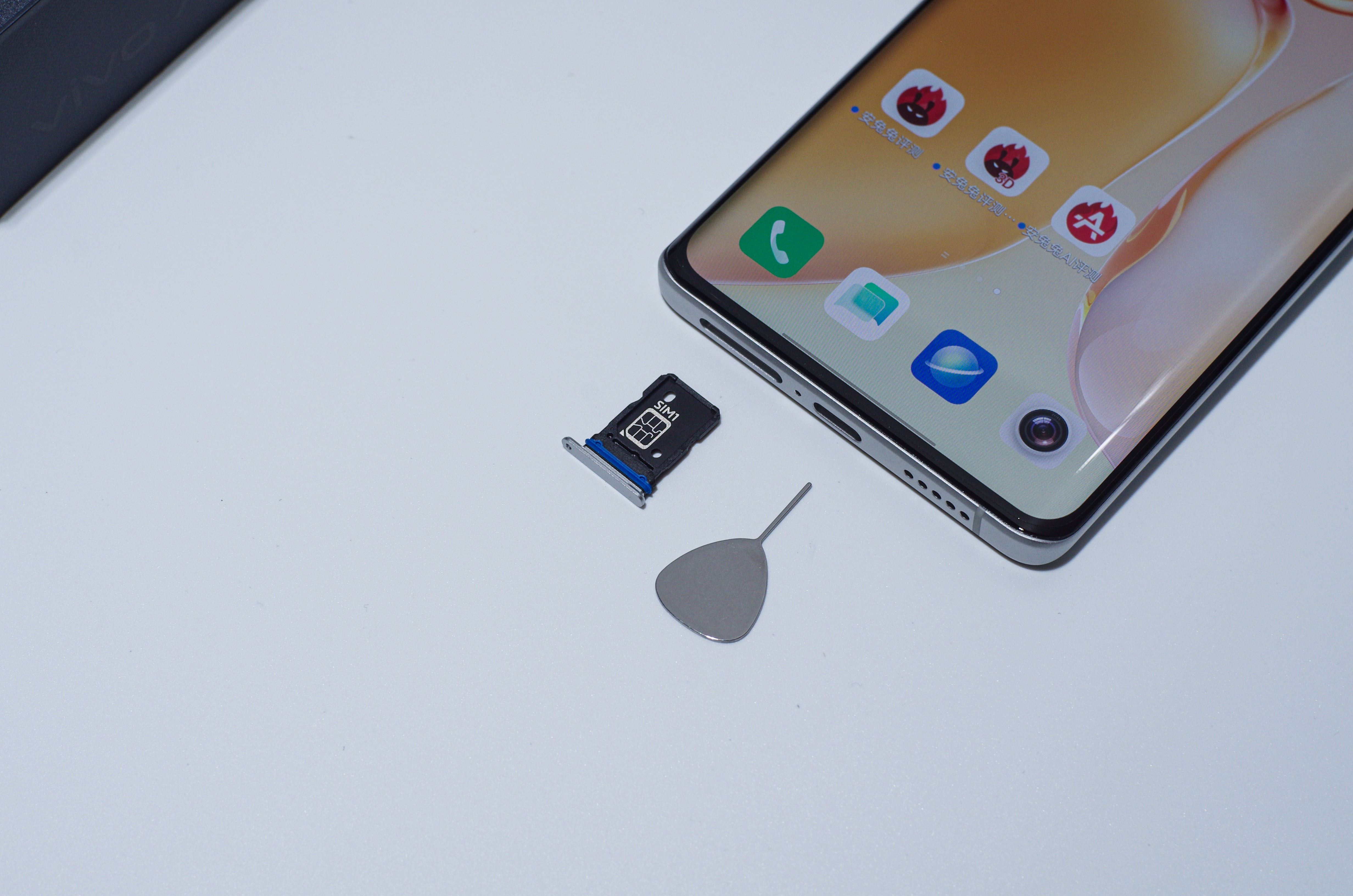 vivo X70 Pro评测：蔡司四摄惊艳 颜值正如初见