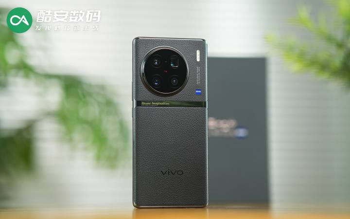 vivo X90 Pro+ 原黑 · 真机图赏】                                                                                                                                                                                                                                  