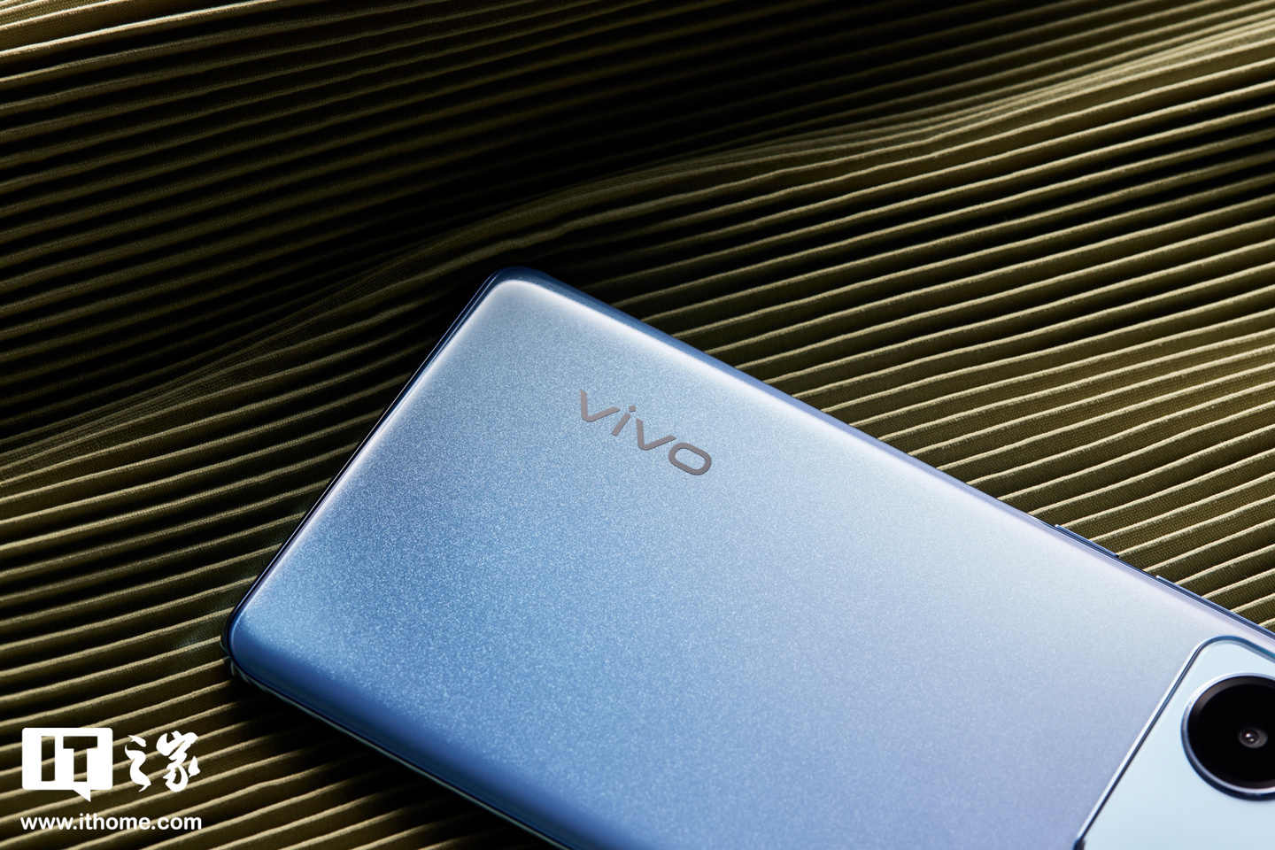vivo Y100 琉云青、璃光蓝图赏：演绎东方美学，千元机少有高端质感