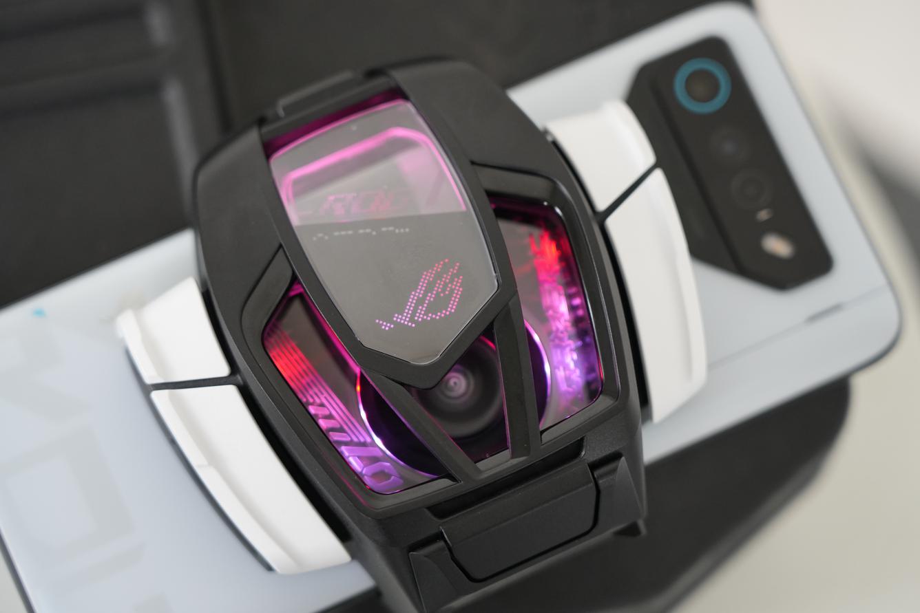 腾讯ROG 游戏手机7 Pro评测：骁龙8Gen2顶级之作 专属“外挂”再升级