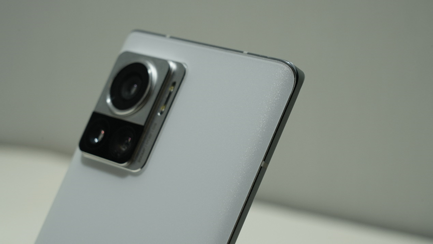 Moto X30 Pro评测：首发两亿像素的平价水桶旗舰