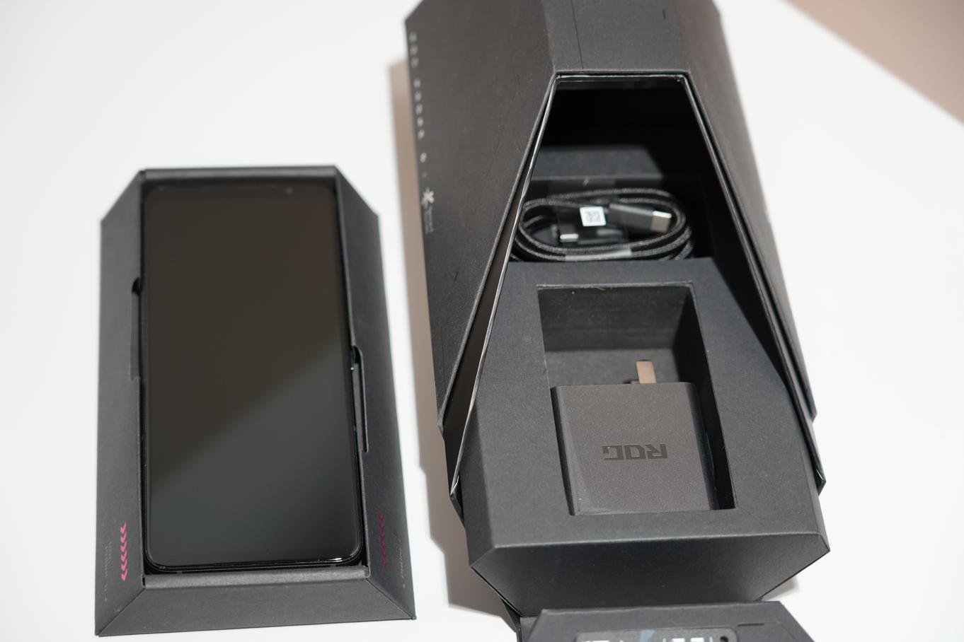 ROG6天玑至尊版评测：机身开天窗 我的散热就是刚