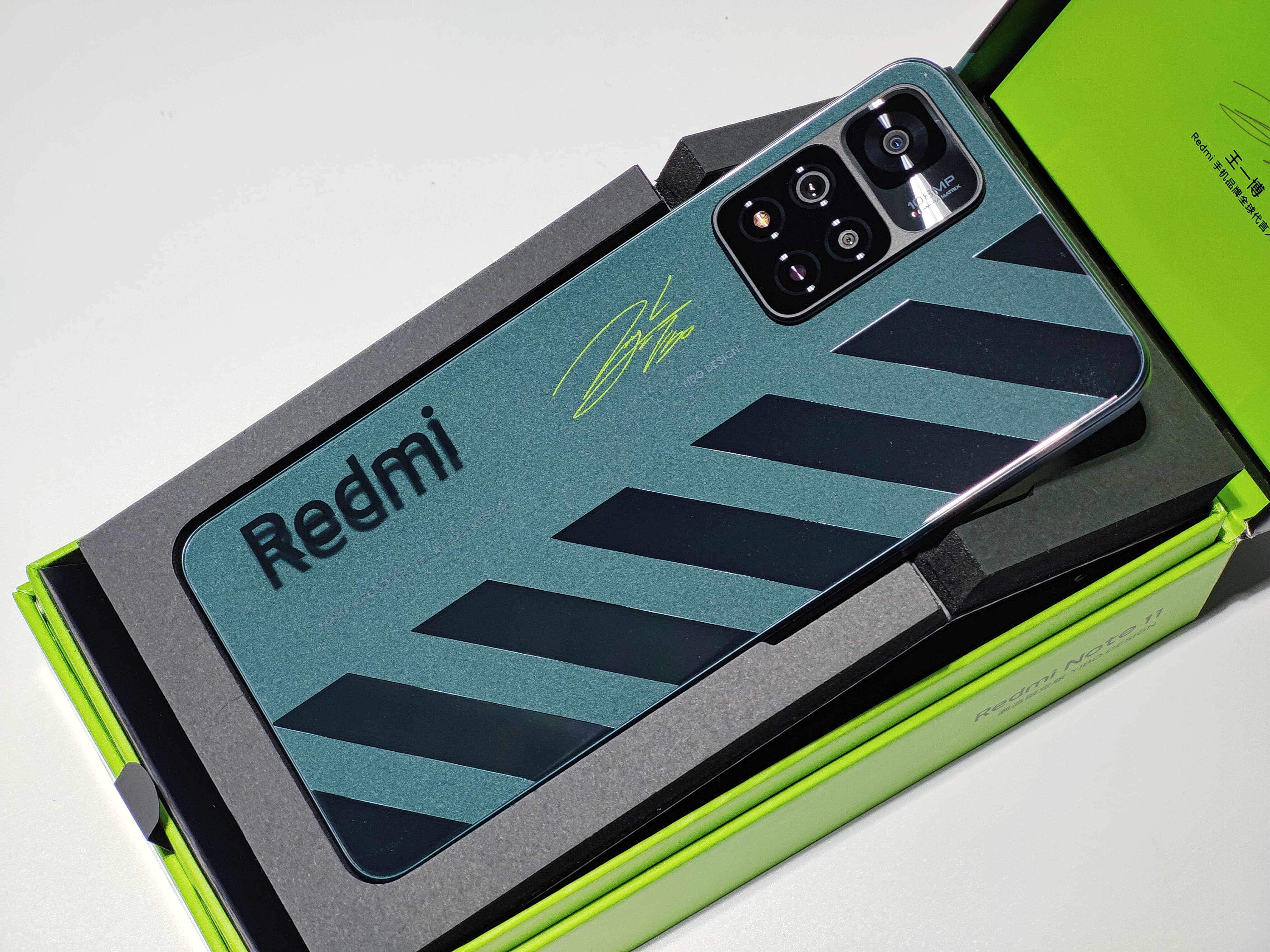Redmi Note 11潮流限定版开箱：Redmi logo漂起来了！