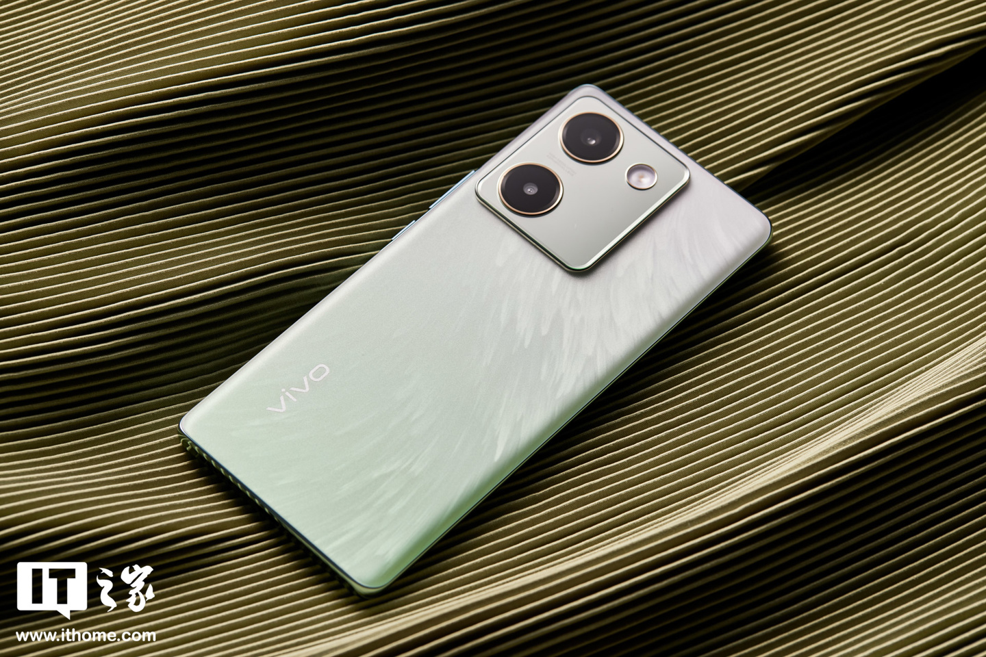 vivo Y100 琉云青、璃光蓝图赏：演绎东方美学，千元机少有高端质感