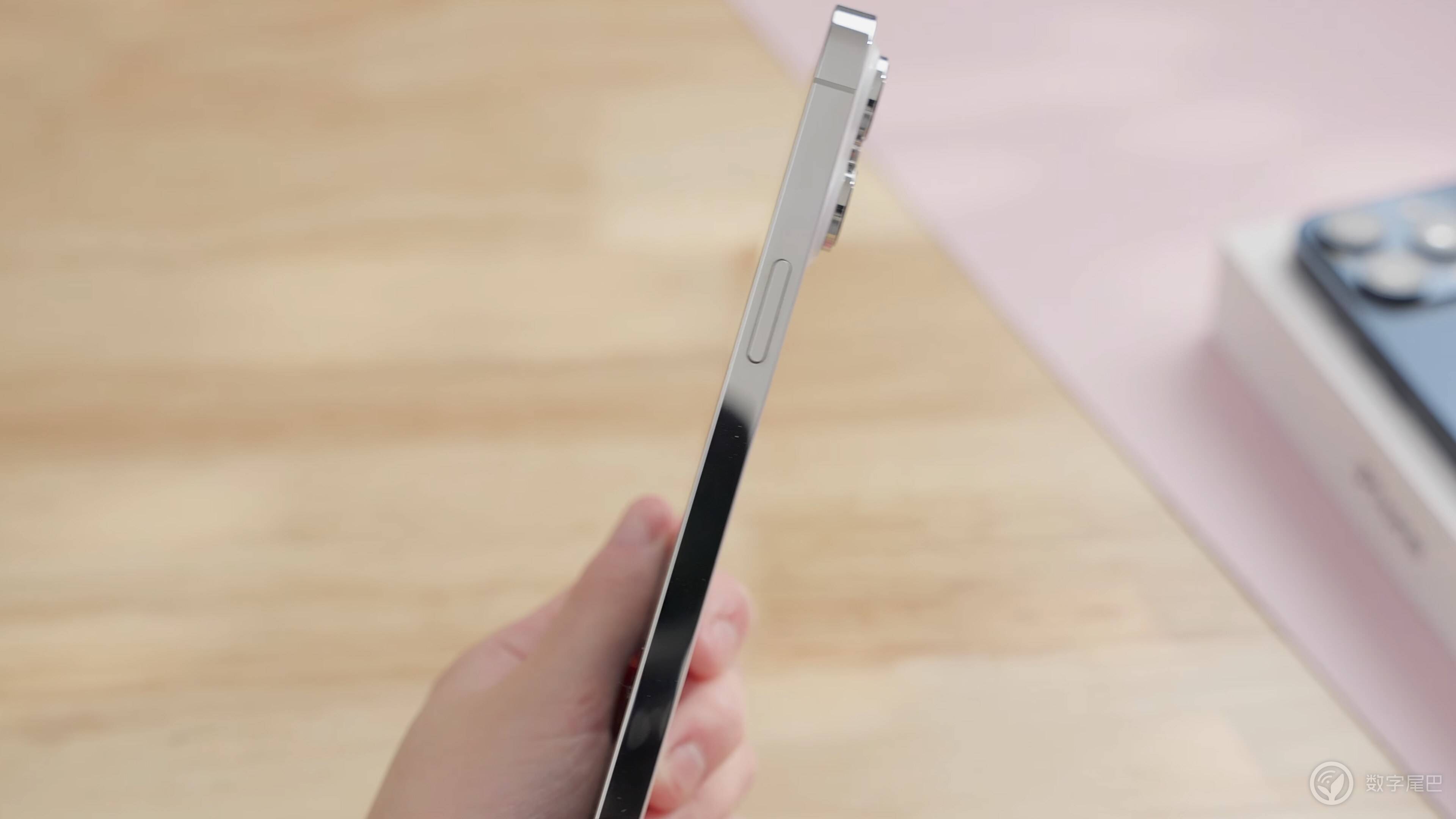 几乎没有新意 但线下仍爆满 iPhone15Pro Max开箱体验
