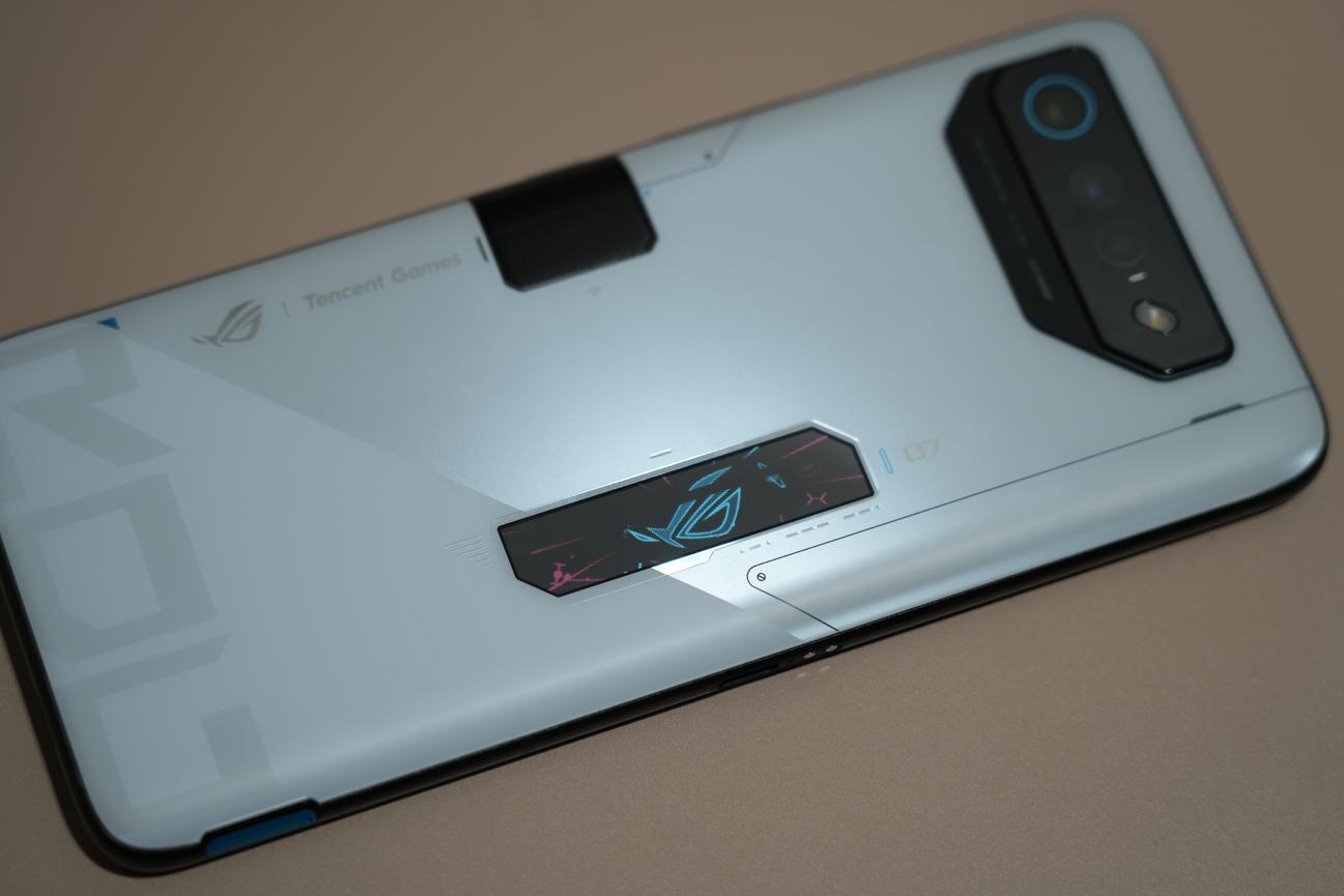 腾讯ROG 游戏手机7 Pro评测：骁龙8Gen2顶级之作 专属“外挂”再升级
