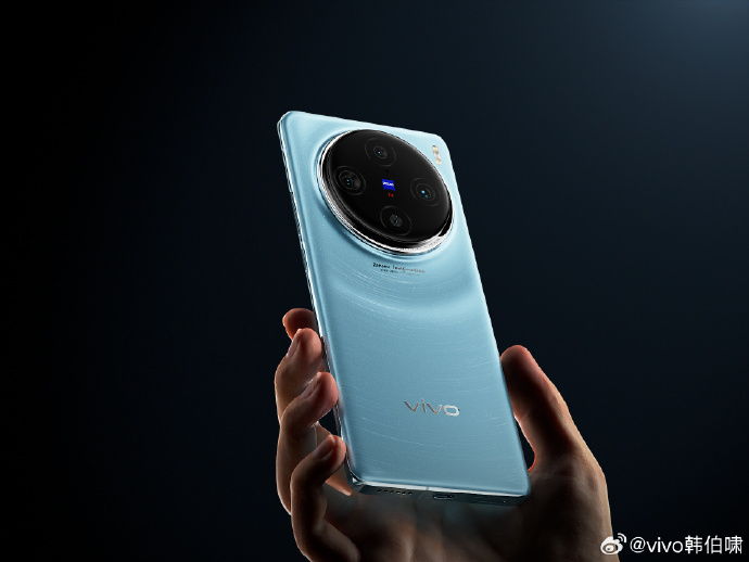 vivo X100 系列手机蓝色款外观公布：居中大圆环相机模组，以星轨为设计灵感
