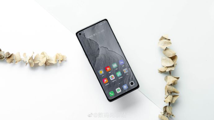 realme首款大师探索版真机长这样