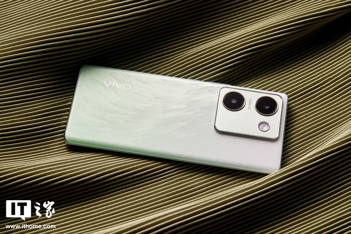vivo Y100 琉云青、璃光蓝图赏：演绎东方美学，千元机少有高端质感
