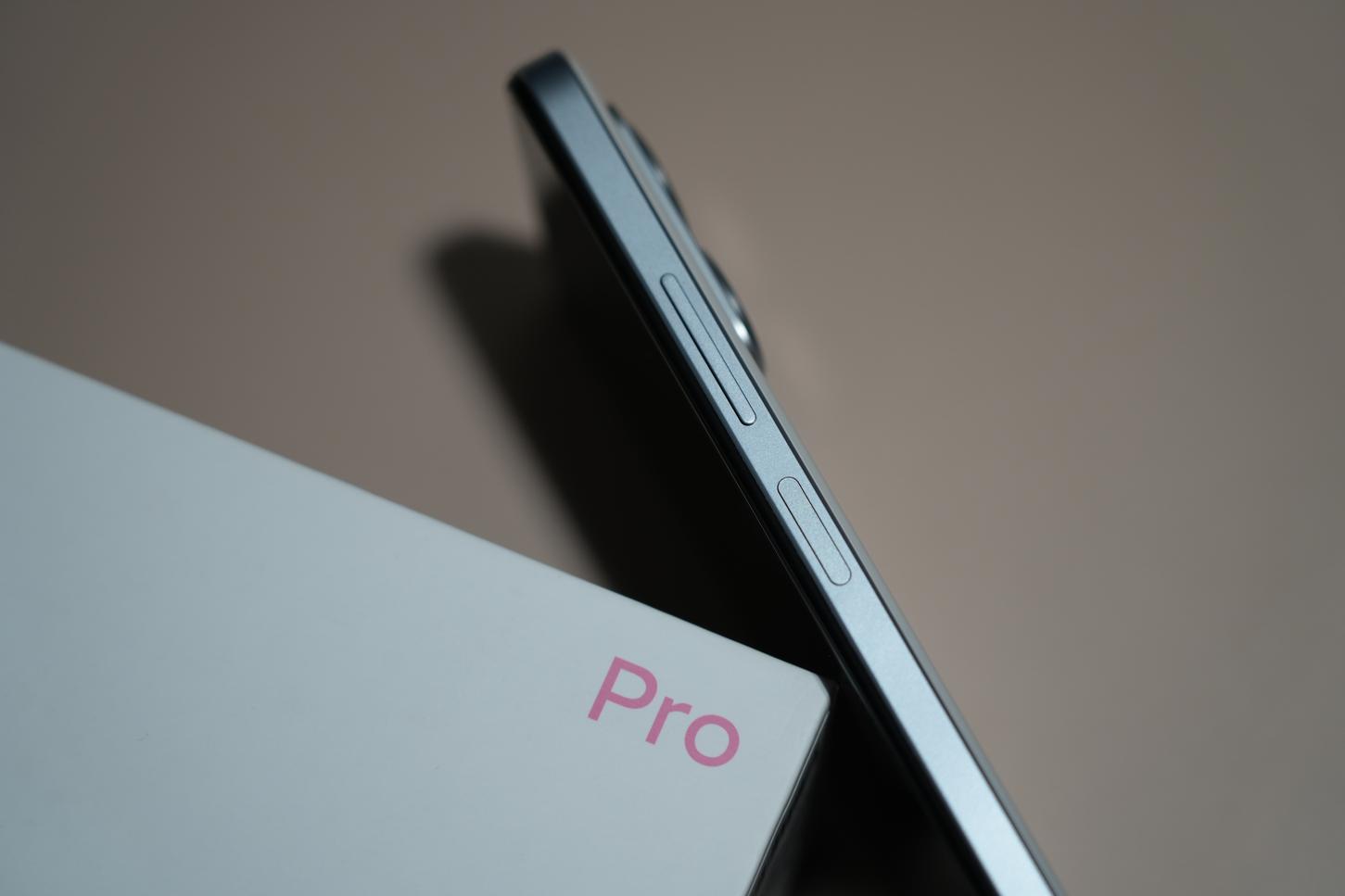 Redmi Note12T Pro开箱简评：送给LCD爱好者的礼物