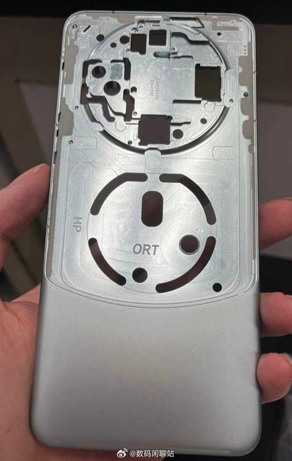 Mate60后壳开模曝光 前所未有的华为设计