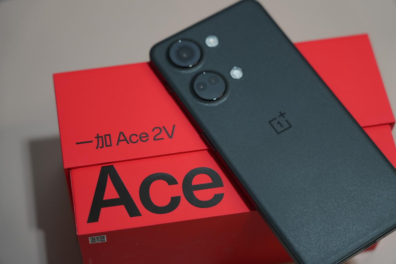 一加Ace 2V评测：天玑9000+12G+256G存储只要2299 还有谁！