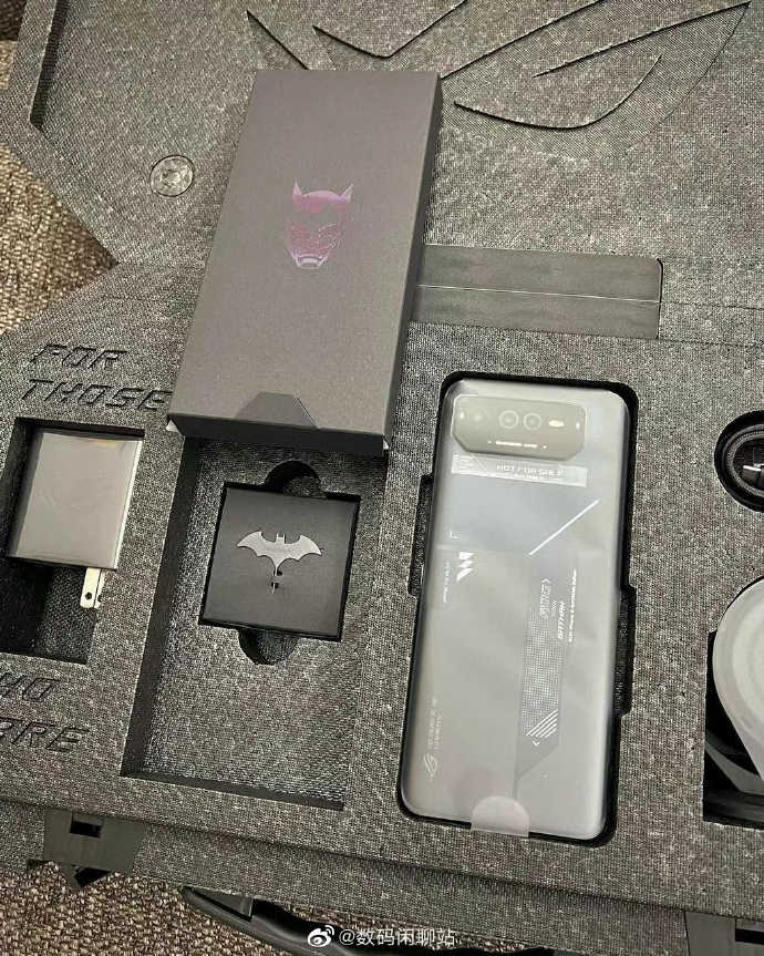 ROG×蝙蝠侠深度联名新机今日发布：搭载天玑9000+满血灰烬版