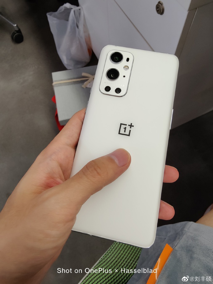 一加9 Pro绝版配色曝光：纯白设计 颜值爱了