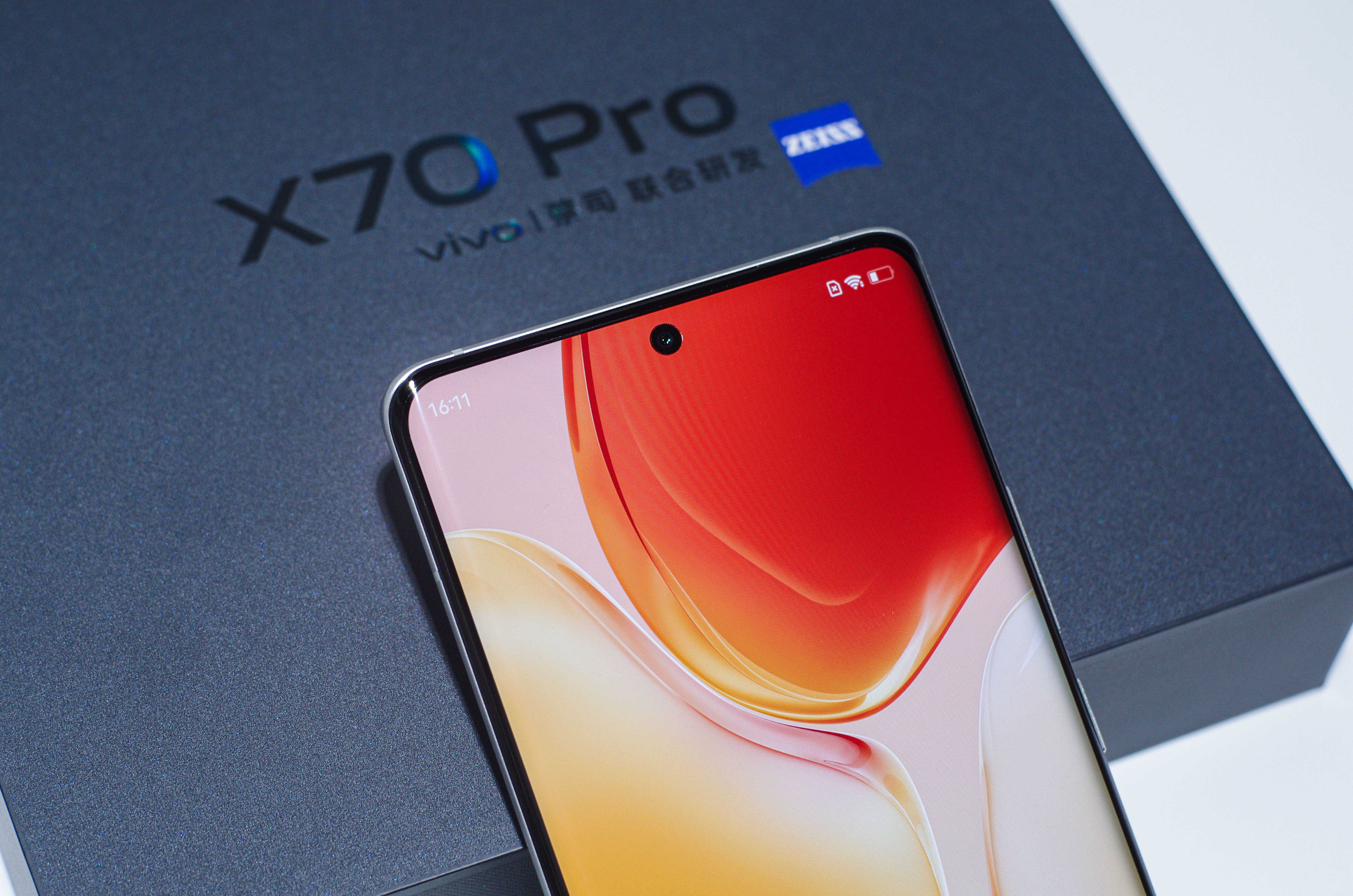 vivo X70 Pro评测：蔡司四摄惊艳 颜值正如初见