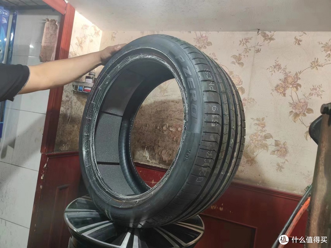 沃尔沃S90首换轮胎与车衣再次防护
