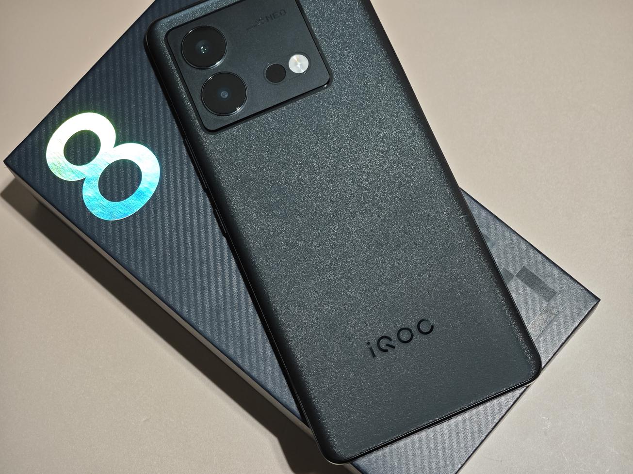 iQOO Neo8 Pro评测：安兔兔V10 163W+跑分称王