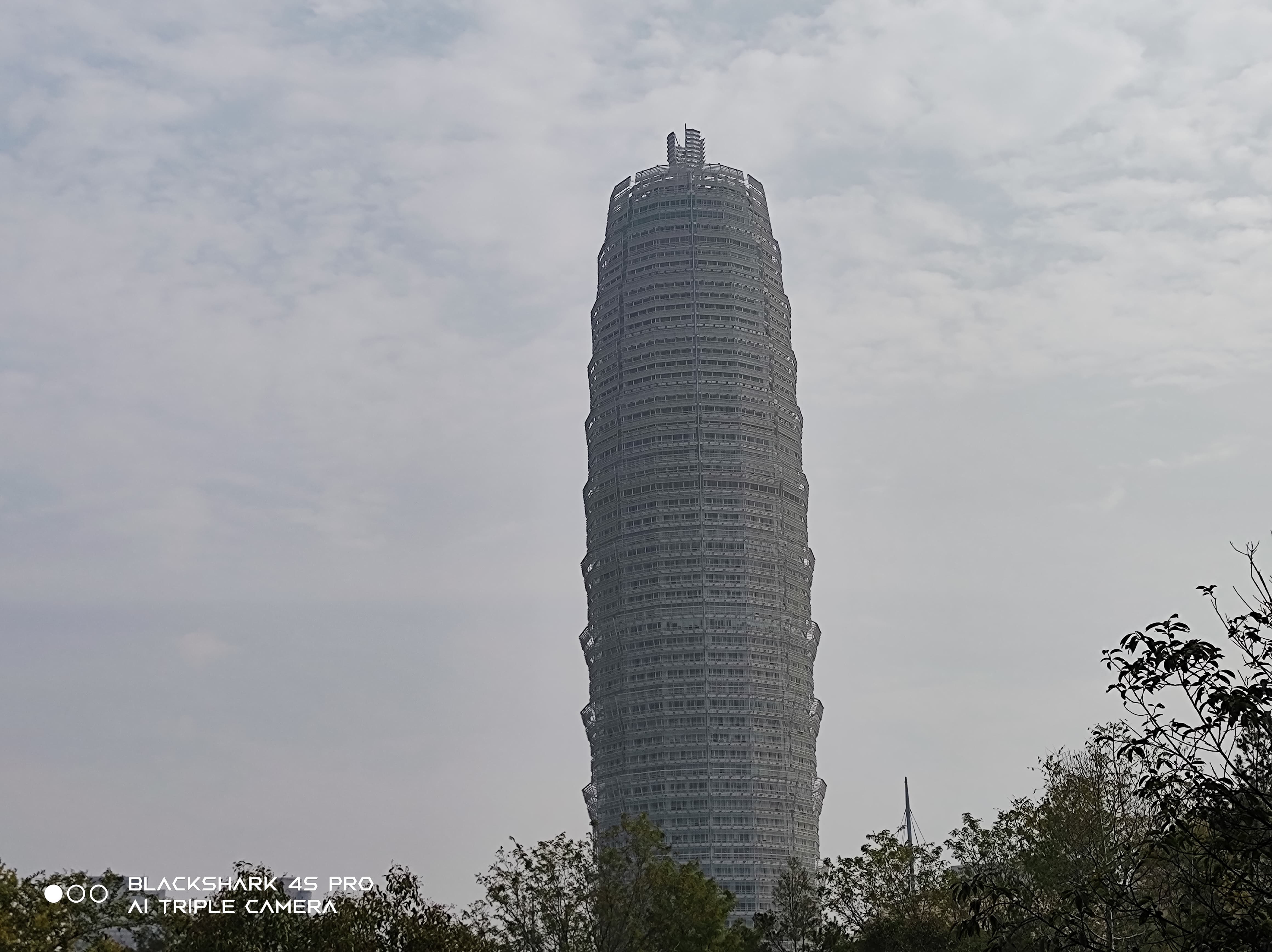 黑鲨4S Pro评测：顶配仅售5499 游戏体验如虎添翼