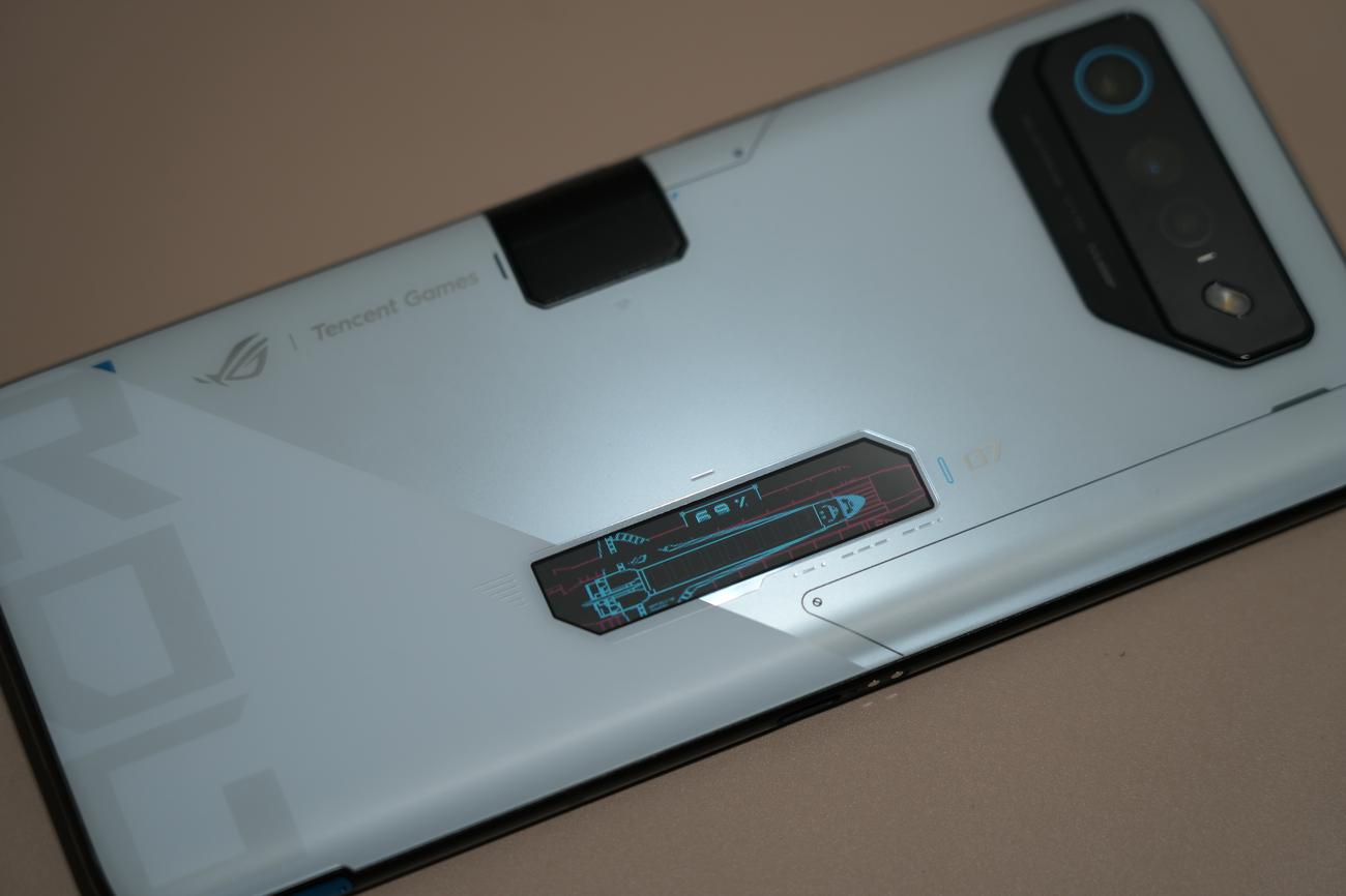 腾讯ROG 游戏手机7 Pro评测：骁龙8Gen2顶级之作 专属“外挂”再升级
