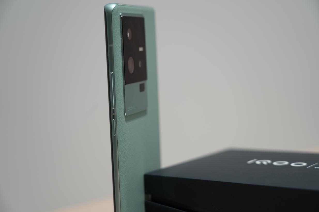 iQOO 11 Pro评测：质感为王的全能电竞手机