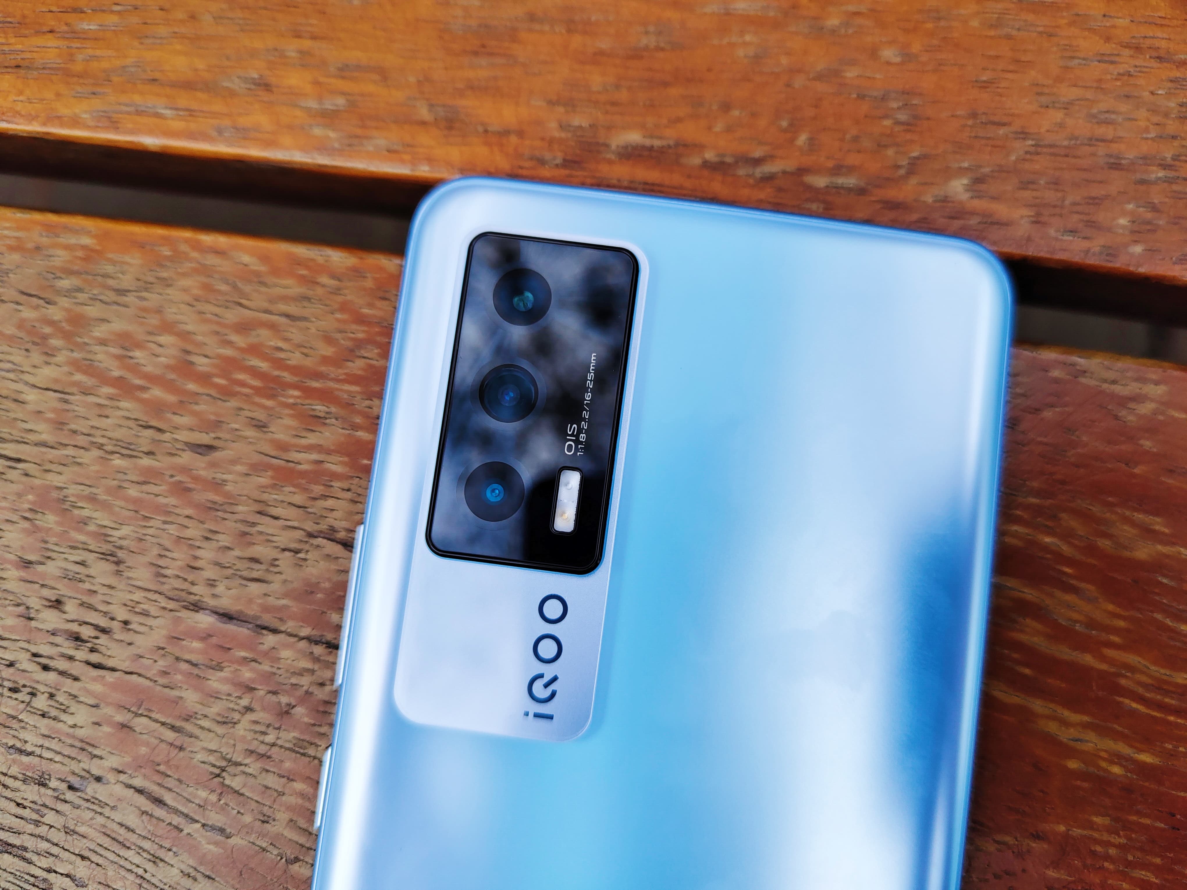 iQOO Neo5评测：性价比再度飙升的游戏利器