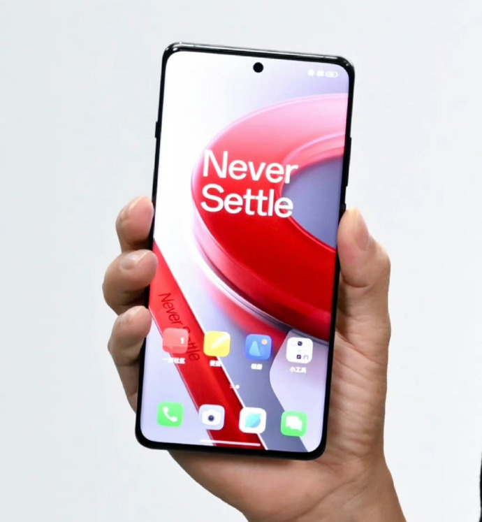 一加 12 手机现身安兔兔：骁龙 8 Gen 3 搭配 12GB 内存，总分超 211 万