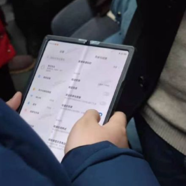 万众期待！小米折叠屏新机现身 MIUI已经适配