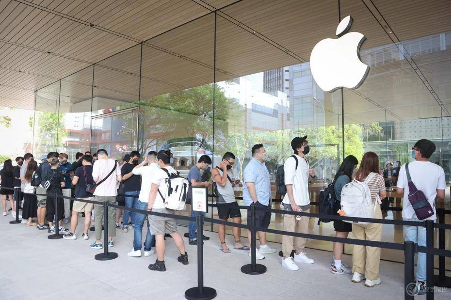 几乎没有新意 但线下仍爆满 iPhone15Pro Max开箱体验