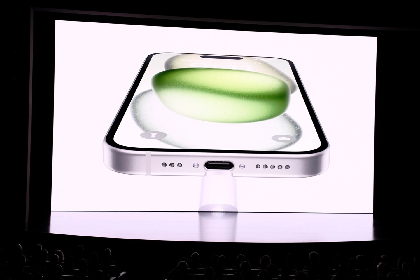 苹果iPhone 15/iPhone 15 Plus发布：A16+灵动岛 5999起！