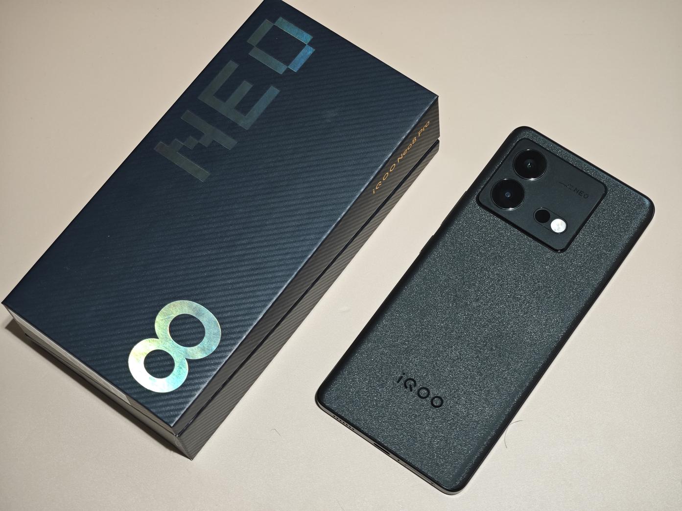 iQOO Neo8 Pro评测：安兔兔V10 163W+跑分称王