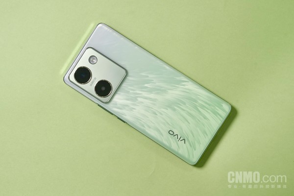 vivo Y100评测：一部超越预期 颜值充满惊喜的千元机