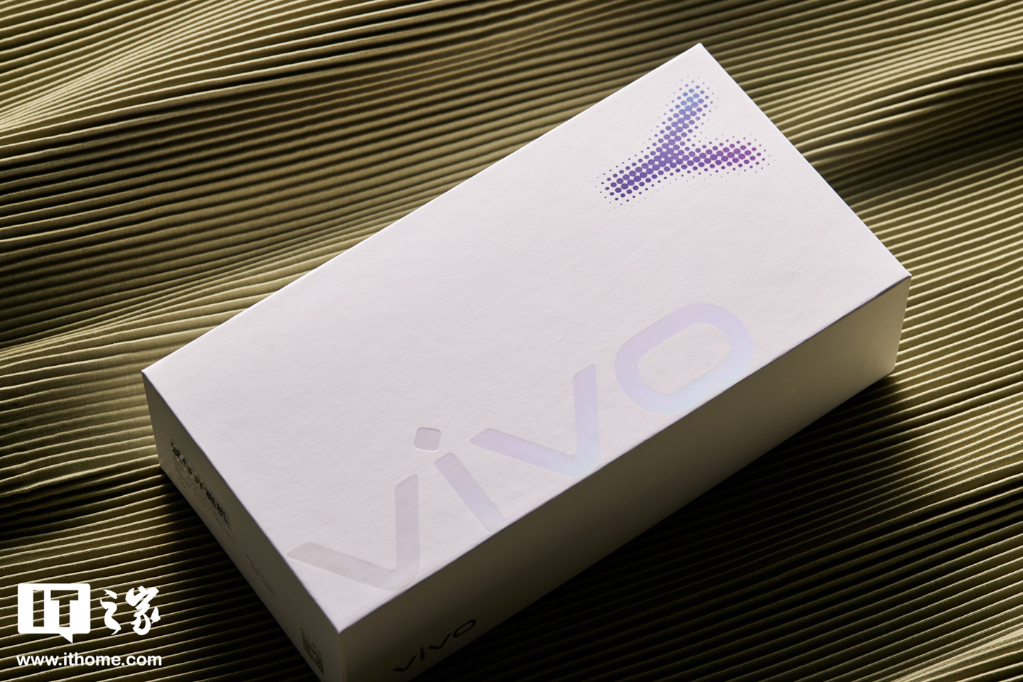 vivo Y100 琉云青、璃光蓝图赏：演绎东方美学，千元机少有高端质感
