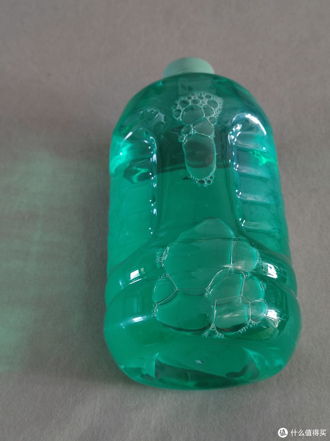 车辆玻璃总是模糊，可能是玻璃水没用对