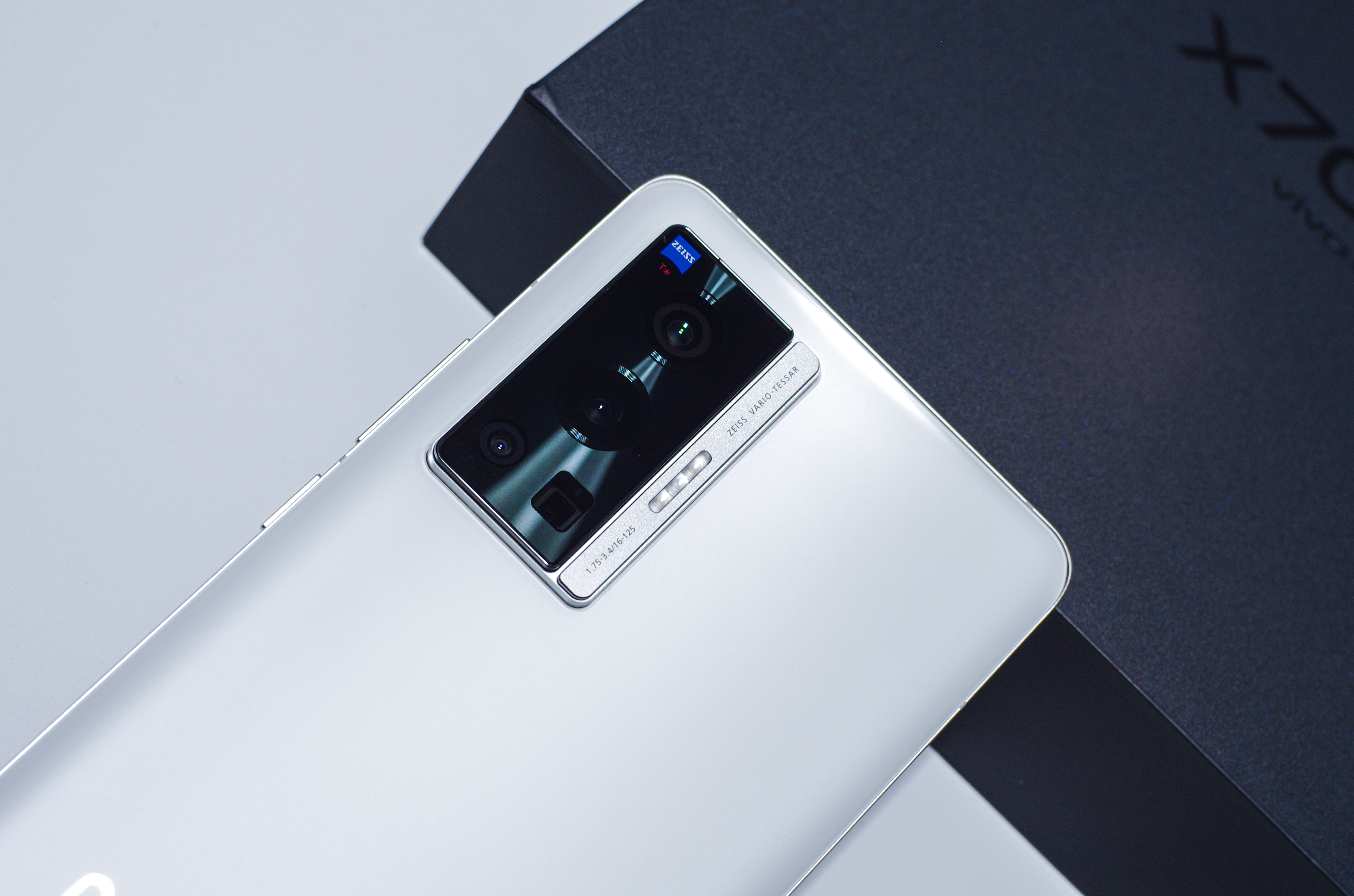 vivo X70 Pro评测：蔡司四摄惊艳 颜值正如初见