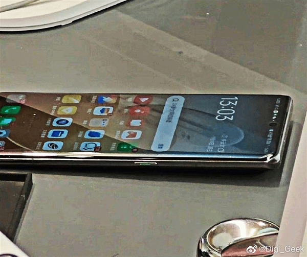 Find X6工程机真机来了：后置镜头太瞩目