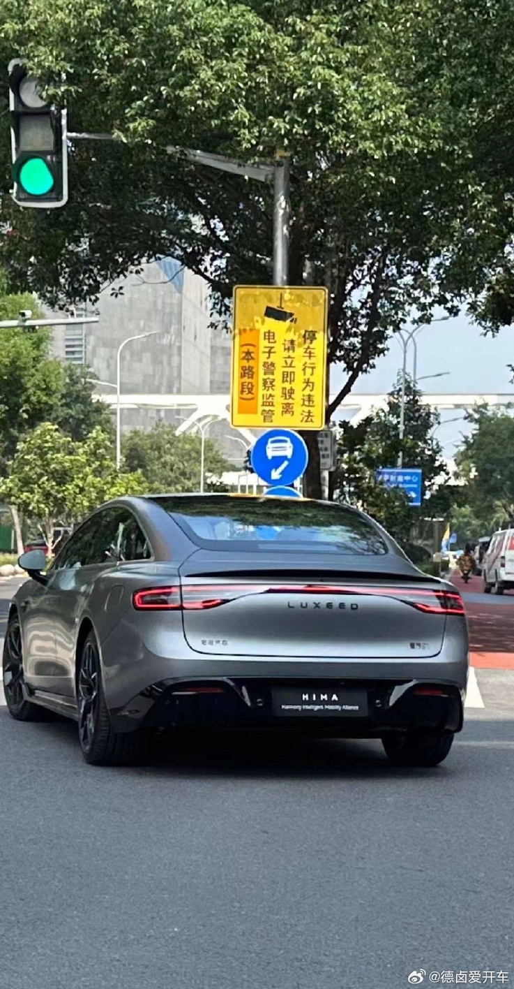 华为打造首款轿车实车曝光 运动感十足