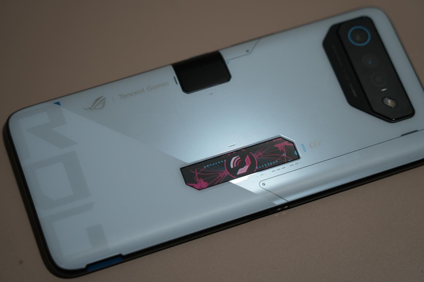 腾讯ROG 游戏手机7 Pro评测：骁龙8Gen2顶级之作 专属“外挂”再升级