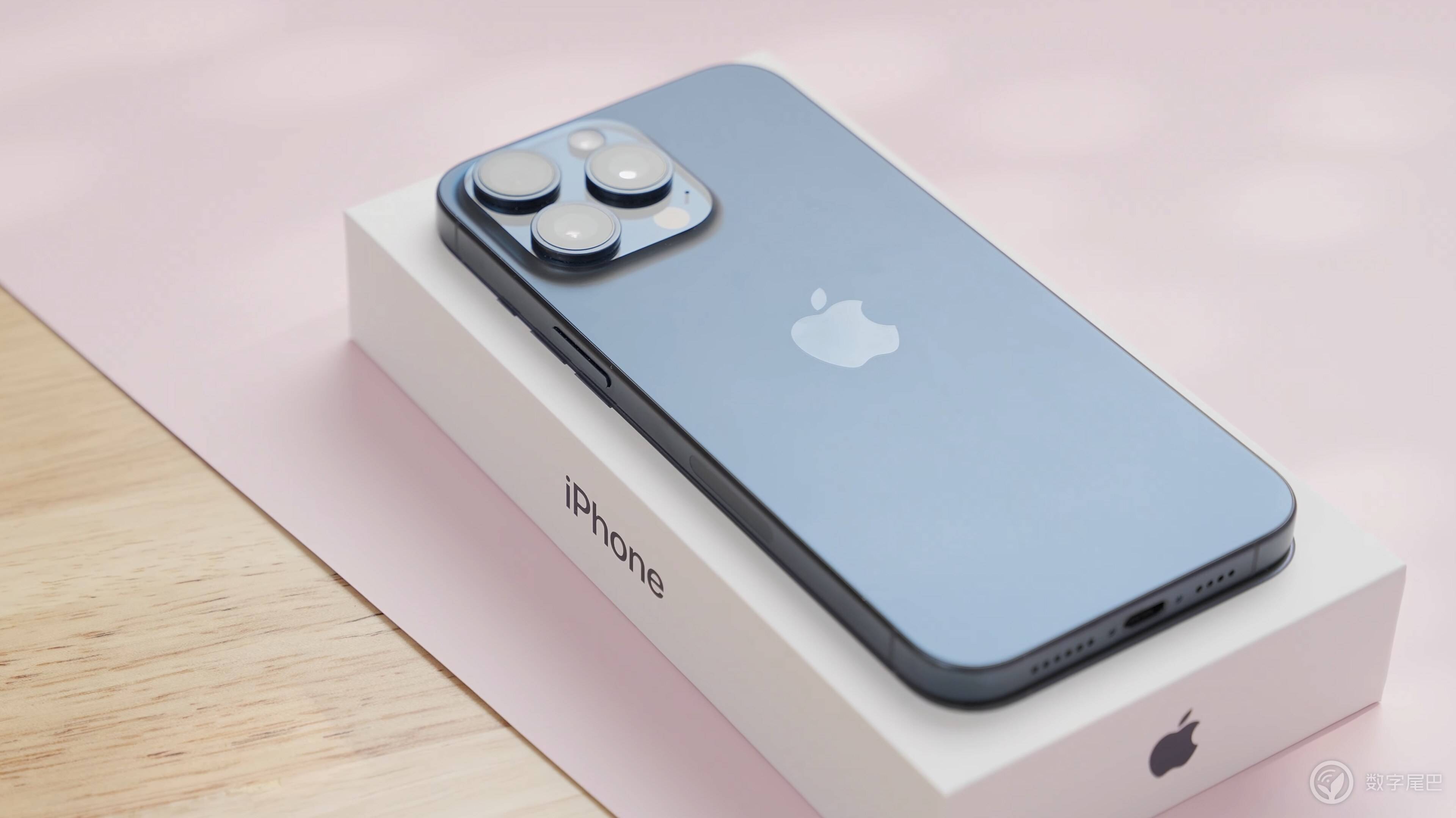 几乎没有新意 但线下仍爆满 iPhone15Pro Max开箱体验