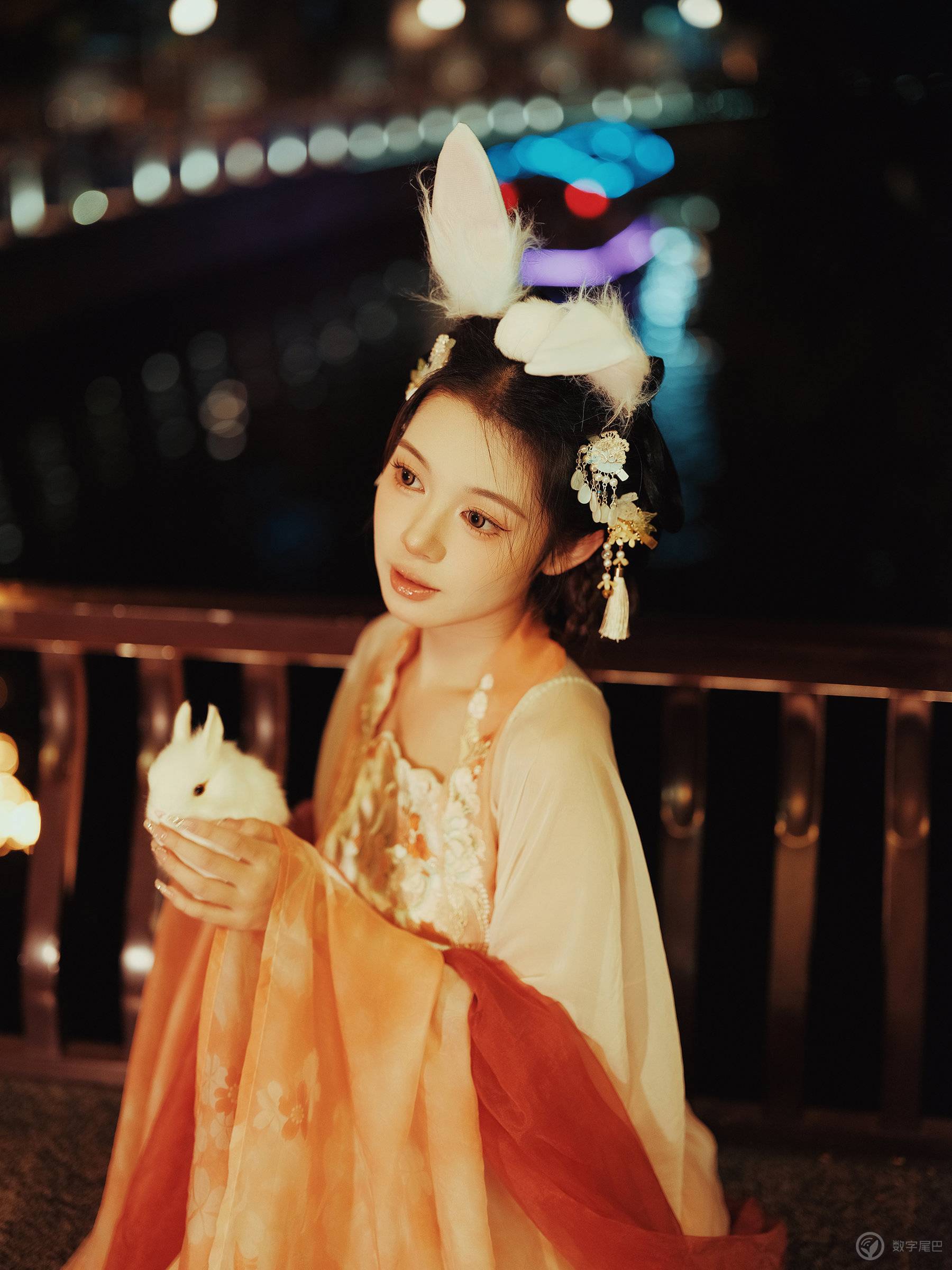 中秋和小姐姐玩灯笼