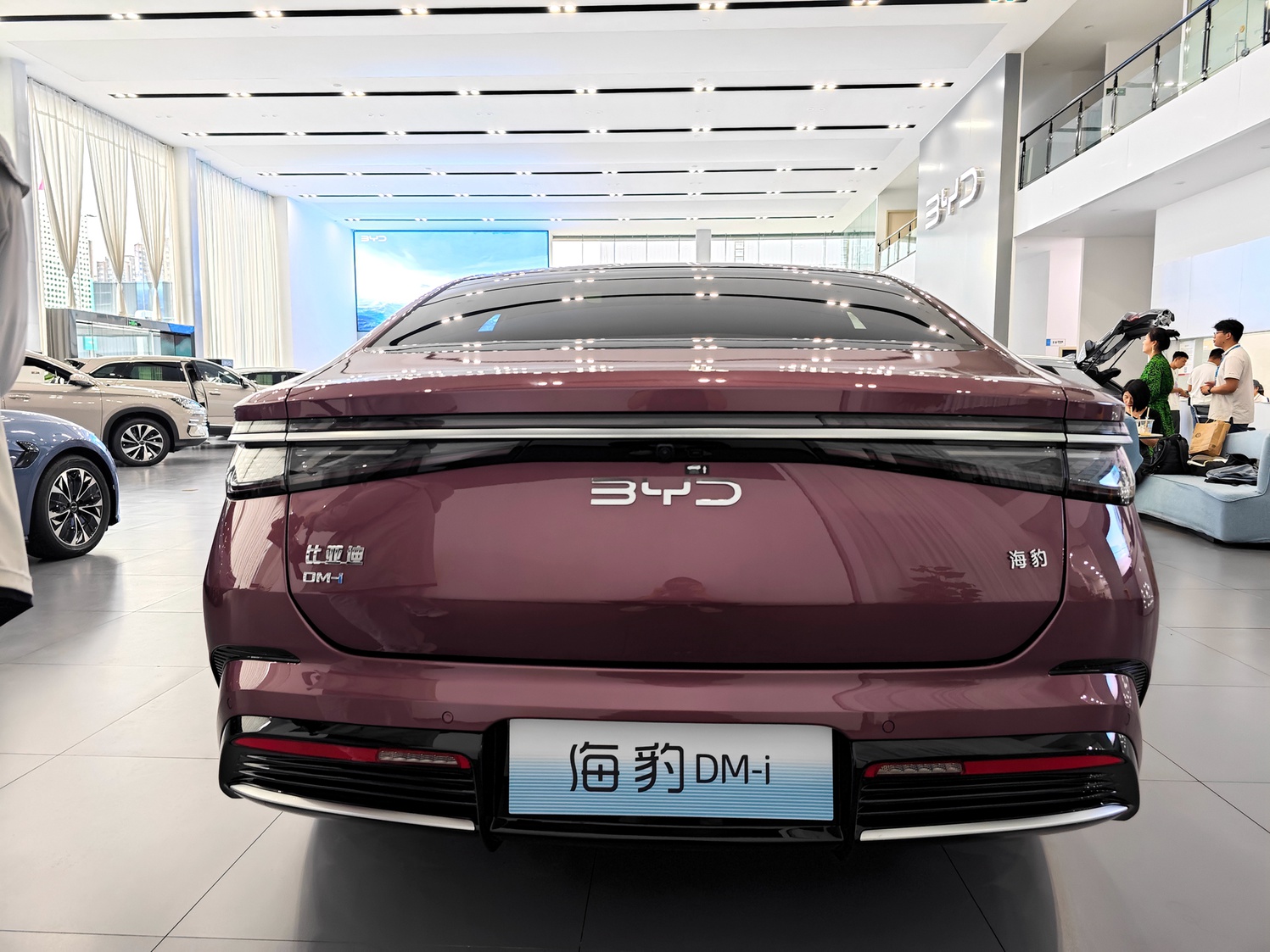 卷的就是合资中型燃油车！比亚迪海豹DM-i上市 16.68万元起 雅阁/凯美瑞小心了