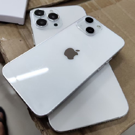 新iPhone机模到手 没惊喜没改变