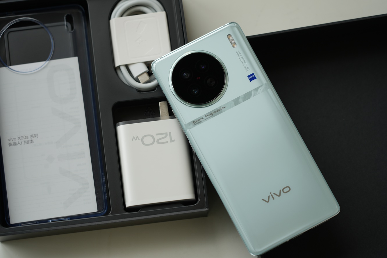 vivo X90s评测：小换代 大升级