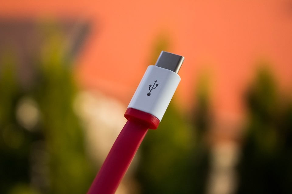 大神改造USB-C iPhone拍卖：高达3万元