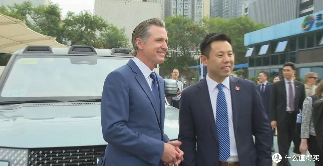 美国州长“带货”中国新能源，惊叹“我想买两辆”