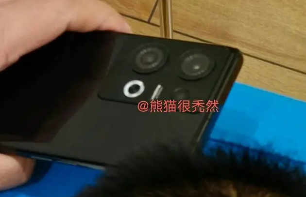 OPPO Reno 9渲染图曝光：6.7英寸屏幕外观变化不大